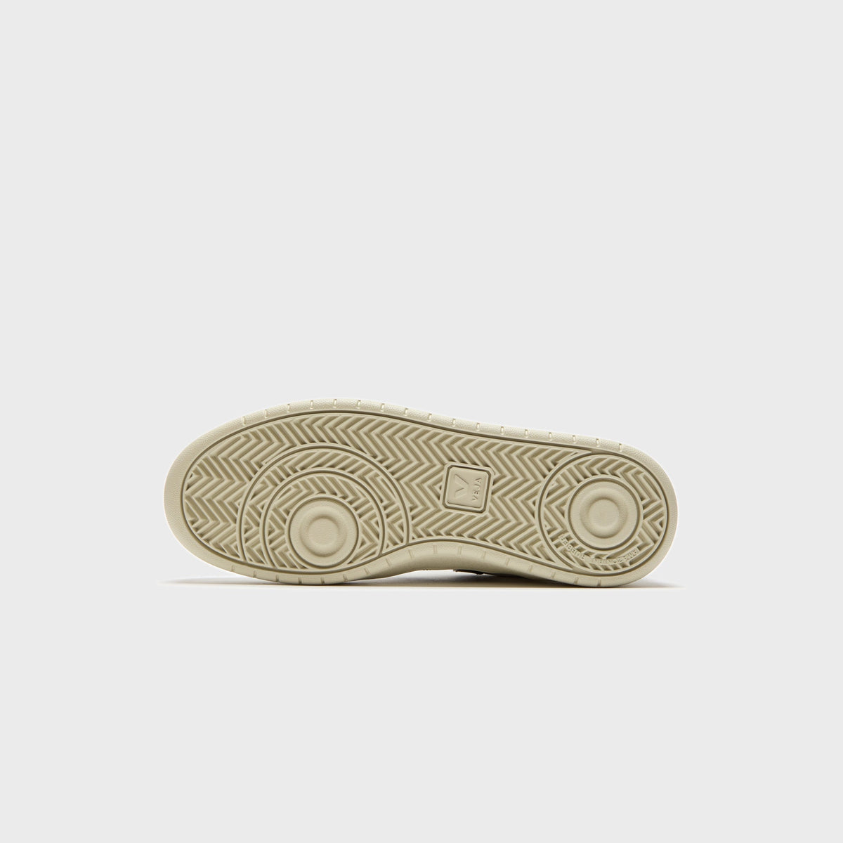 Veja V-10 - Extra White / Black | Kith