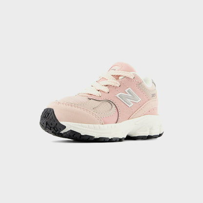 New Balance Infant 2002 - pink sand | Kith