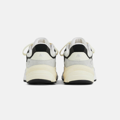 New Balance Made in USA 990v6 - Grey / Black | Kith