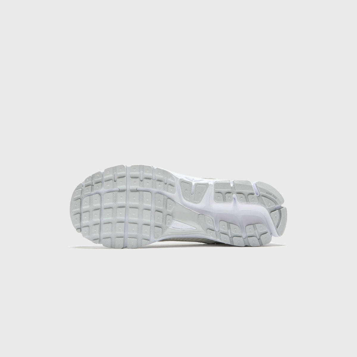 Nike WMNS Zoom Vomero 5 - Metallic White / Metallic Silver / Summit Wh | Kith