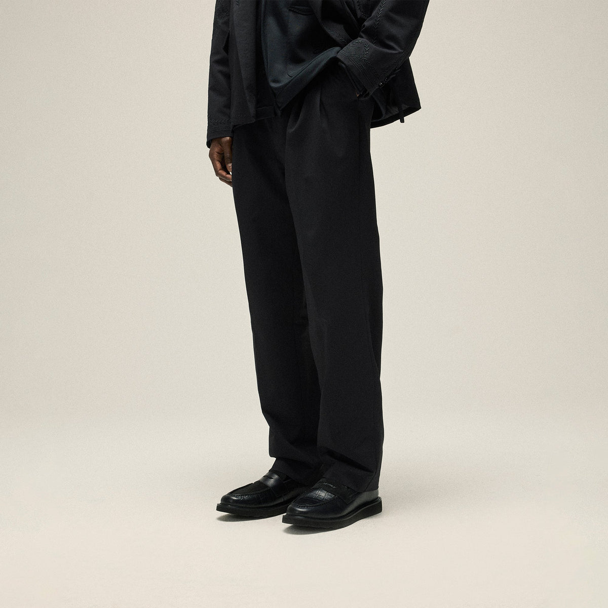 &Kin Kylan Pleater Trouser - Black | Kith