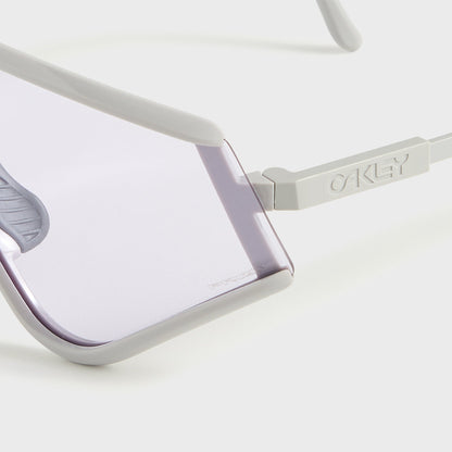 Oakley Eyeshade - Cool Grey / Prizm Low Light | Kith