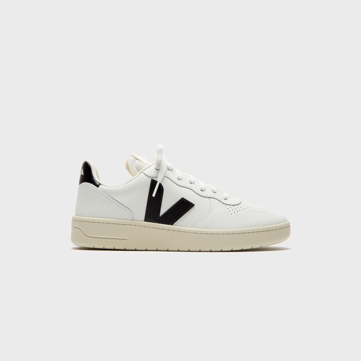 Veja V-10 - Extra White / Black | Kith