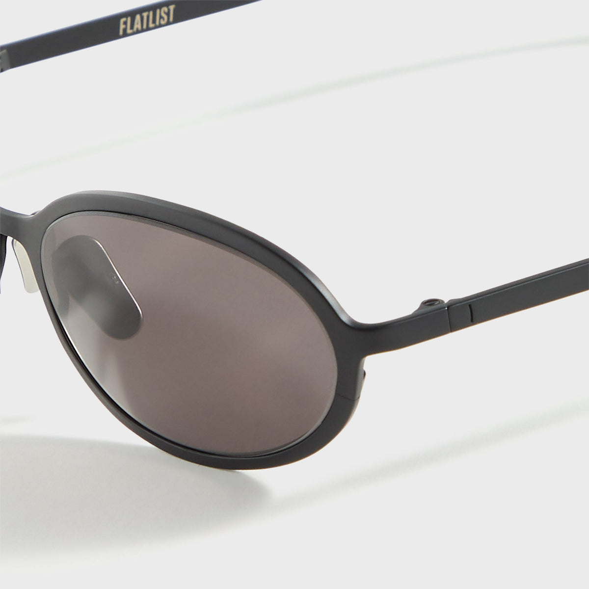 Flatlist Cohen - Matte Black / Solid Black Lens | Kith